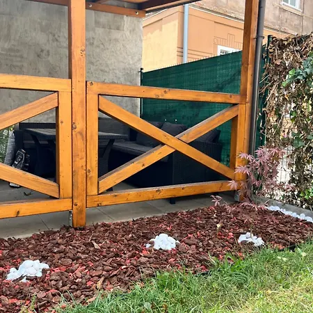 Spacious Flat With Courtyard *