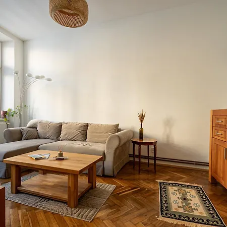 Spacious Flat With Courtyard Lejlighed *