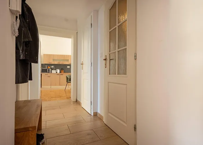 Spacious Flat With Courtyard