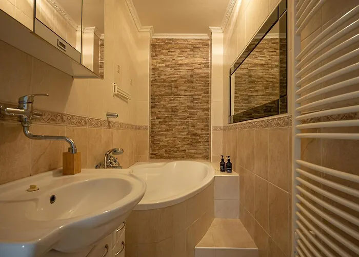 Appartement Spacious Flat With Courtyard